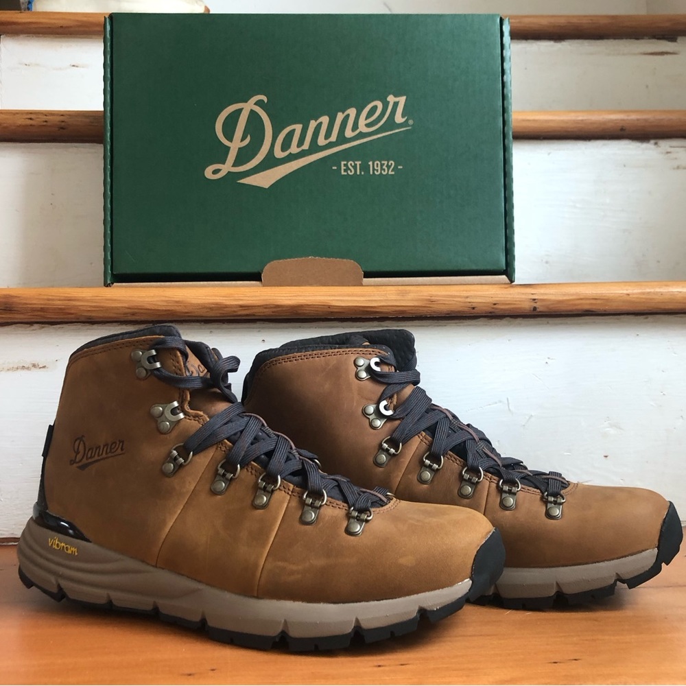 Brand New in box Danner Mountain 600 boots